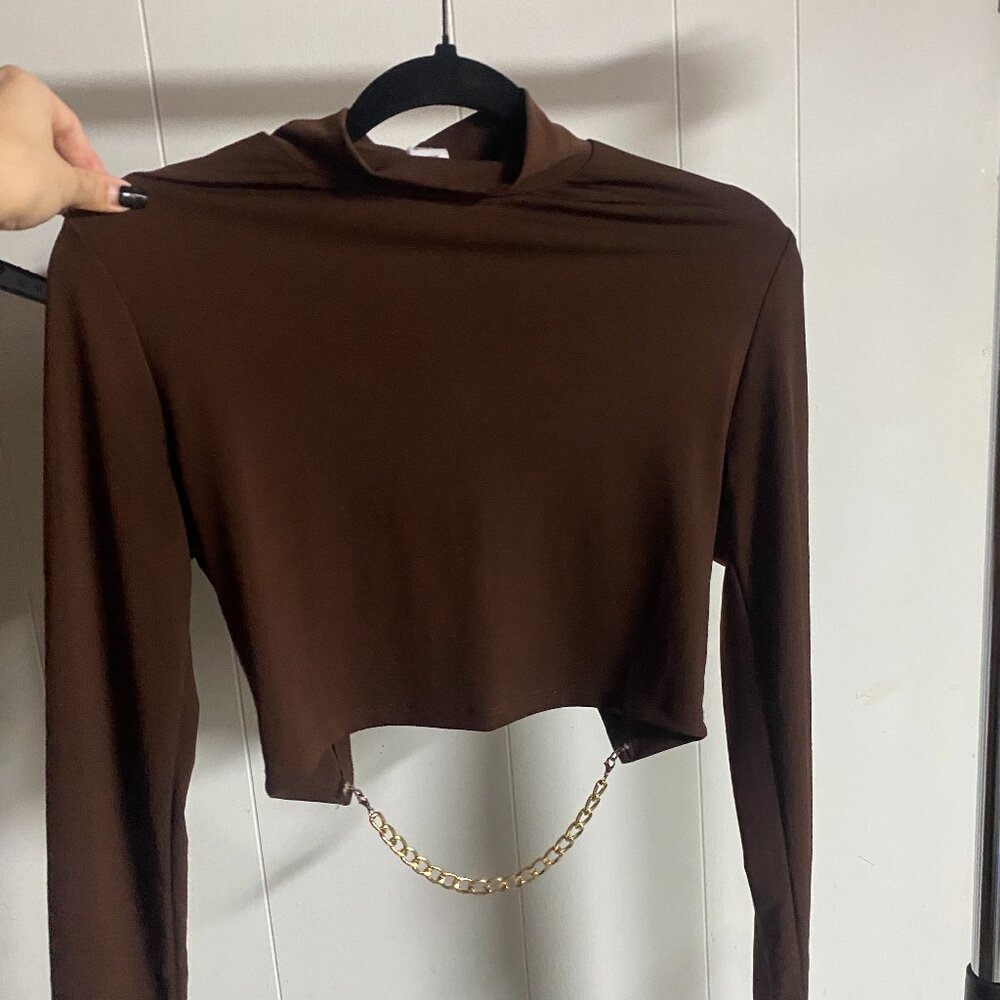 Birch and Stone Women's Brown Crop Top with Chain Open-Back Detailing